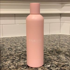 Kylieskin milk toner